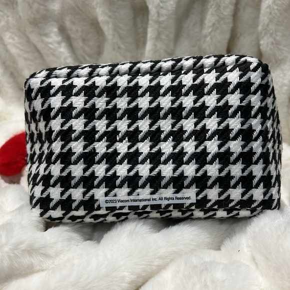 Revolution Emily in Paris City of Love Eyeshadow Palette & Bag Set - Picture 7 of 9